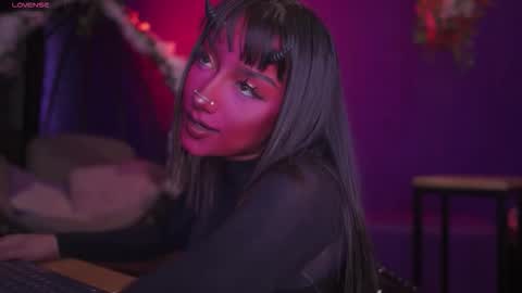 Nefertari online show from 10-28-25, 11:47