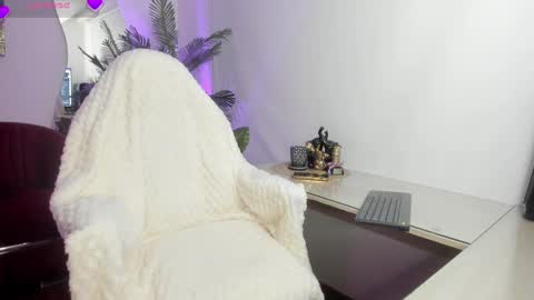 Hellen online show from 03-05-25, 10:21