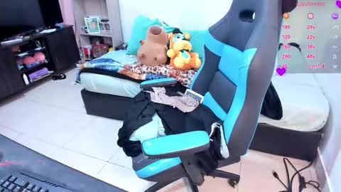 Snapshot of neeko_lol_ chatting on 09-09-25, 11:04 Geek Nicole    im Neeko UwU online show from 09-09-25, 11:04