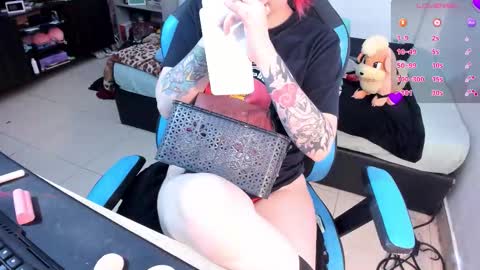 Snapshot of neeko_lol_ chatting on 09-20-25, 07:09 Geek Nicole    im Neeko UwU online show from 09-20-25, 07:09