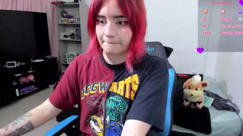 Snapshot of neeko_lol_ chatting on 09-21-25, 07:54 Geek Nicole    im Neeko UwU online show from 09-21-25, 07:54