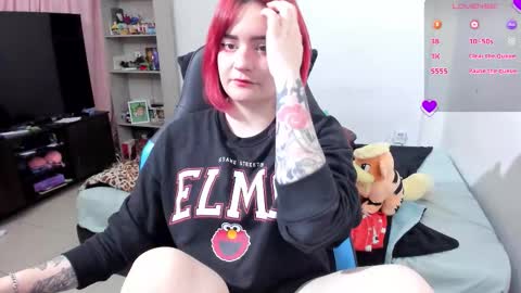 Snapshot of neeko_lol_ chatting on 10-01-25, 10:21 Geek Nicole    im Neeko UwU online show from 10-01-25, 10:21