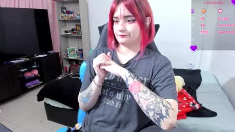 Snapshot of neeko_lol_ chatting on 10-02-25, 11:06 Geek Nicole    im Neeko UwU online show from 10-02-25, 11:06