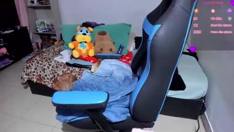 Snapshot of neeko_lol_ chatting on 10-16-25, 05:47 Geek Nicole    im Neeko UwU online show from 10-16-25, 05:47