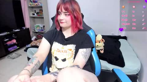 Snapshot of neeko_lol_ chatting on 10-21-25, 06:30 Geek Nicole    im Neeko UwU online show from 10-21-25, 06:30