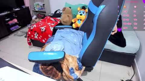 Snapshot of neeko_lol_ chatting on 10-24-25, 02:57 Geek Nicole    im Neeko UwU online show from 10-24-25, 02:57