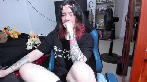 Geek Nicole    im Neeko UwU online show from 04-25-26, 04:48