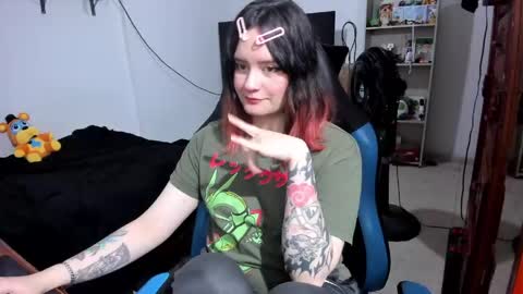 Geek Nicole    im Neeko UwU online show from 05-16-26, 03:55