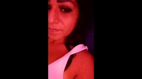 Snapshot of neesi_romero chatting on 04-27-26, 04:21 neesi_romero online show from 04-27-26, 04:21