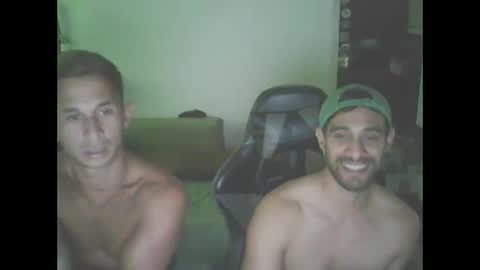 Snapshot of nefe7 chatting on 03-08-25, 08:03 Nek y Ema online show from 03-08-25, 08:03