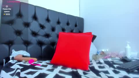 Snapshot of neferet_opal chatting on 01-24-25, 04:37 neferet_opal online show from 01-24-25, 04:37