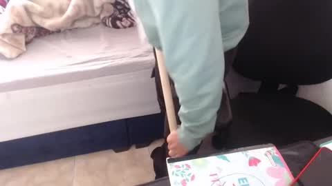 Zoe online show from 12-19-25, 01:18