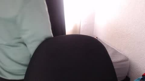 Zoe online show from 12-21-25, 01:18