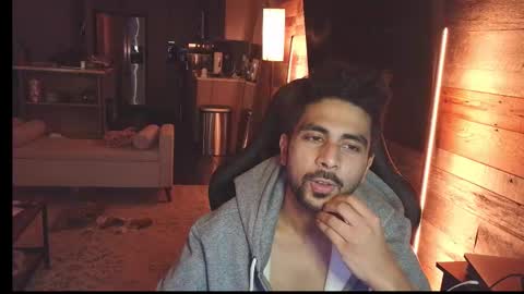 Snapshot of neilsing chatting on 12-18-25, 05:35 neil online show from 12-18-25, 05:35