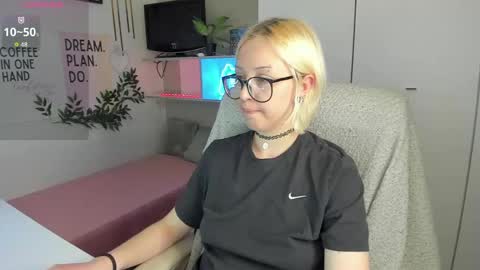 Snapshot of neko_sora chatting on 05-14-26, 08:59 Kate online show from 05-14-26, 08:59