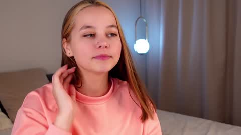 Snapshot of neldaaskins chatting on 12-14-24, 01:39 Lana online show from 12-14-24, 01:39