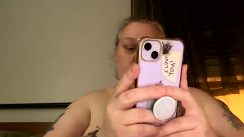 Snapshot of nellatlas chatting on 11-11-25, 01:38 Nellie Atlas online show from 11-11-25, 01:38