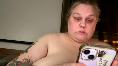 Snapshot of nellatlas chatting on 11-17-25, 02:50 Nellie Atlas online show from 11-17-25, 02:50