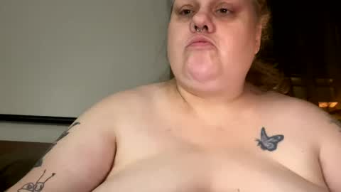 Snapshot of nellatlas chatting on 11-22-25, 03:38 Nellie Atlas online show from 11-22-25, 03:38