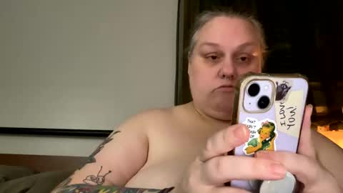 Snapshot of nellatlas chatting on 11-29-25, 02:25 Nellie Atlas online show from 11-29-25, 02:25