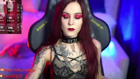 Snapshot of nelle_ chatting on 11-12-25, 05:02 online show from 11-12-25, 05:02