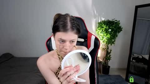 nellysunrise_1 online show from 10-30-25, 12:12