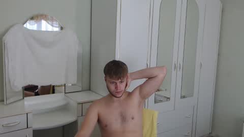 Snapshot of nenvol1 chatting on 01-10-25, 01:09 better ask online show from 01-10-25, 01:09