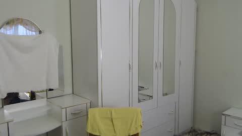 Snapshot of nenvol1 chatting on 01-17-25, 01:13 better ask online show from 01-17-25, 01:13