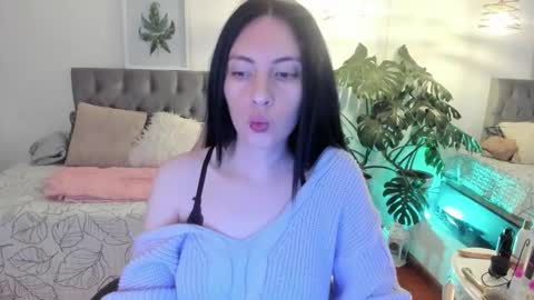 Sarah  online show from 11-24-25, 02:55