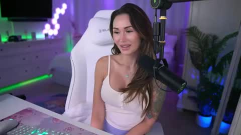 Snapshot of neomotoko chatting on 11-11-25, 10:54 Sasha West online show from 11-11-25, 10:54