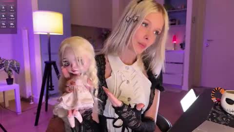 Snapshot of neondemon_ chatting on 09-10-25, 08:53 maeve online show from 09-10-25, 08:53