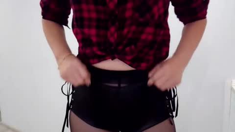 Snapshot of nerii11i chatting on 11-28-25, 08:50 Crystal New online show from 11-28-25, 08:50