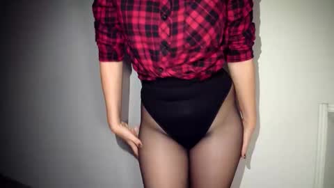 Snapshot of nerii11i chatting on 12-04-25, 07:39 Crystal New online show from 12-04-25, 07:39