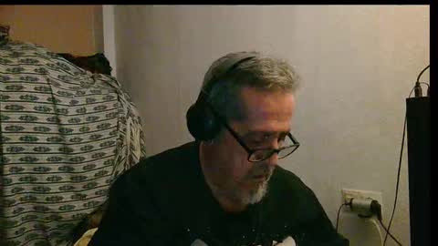 Snapshot of neron401 chatting on 11-19-25, 01:16 neron401 online show from 11-19-25, 01:16