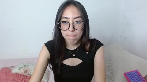 Snapshot of nessaa_ chatting on 05-14-26, 11:00 Nessa online show from 05-14-26, 11:00