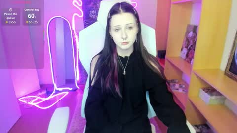 Snapshot of nessadarkk chatting on 10-15-25, 01:39 Amami online show from 10-15-25, 01:39