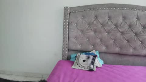 nesuko_kamado online show from 10-14-25, 04:19