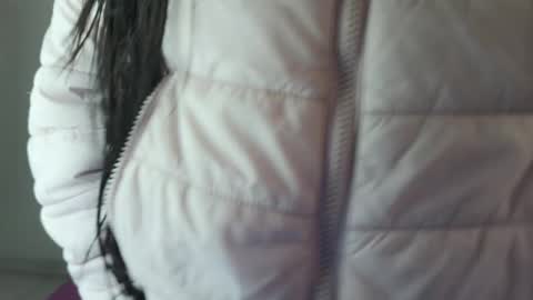 nesuko_kamado online show from 12-15-25, 11:25