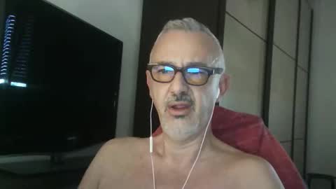 Snapshot of nevenerabis chatting on 10-26-25, 02:01 nevenerabis online show from 10-26-25, 02:01
