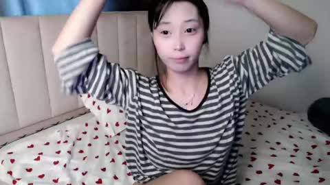 Snapshot of neverstopkissing chatting on 05-19-26, 01:44 Rin online show from 05-19-26, 01:44