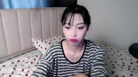 Snapshot of neverstopkissing chatting on 05-19-26, 01:56 Rin online show from 05-19-26, 01:56