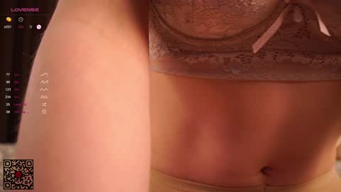 Snapshot of new_boobs chatting on 12-16-24, 05:11 Maria 3 online show from 12-16-24, 05:11