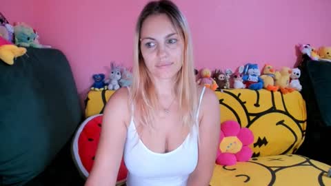 Snapshot of new_sexyiass chatting on 10-15-25, 01:06 silvia online show from 10-15-25, 01:06