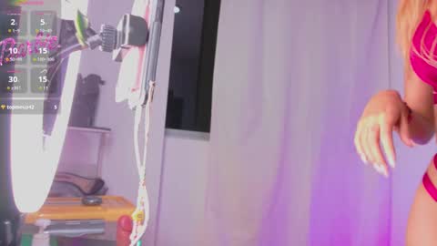 Snapshot of newbarbiedolly chatting on 01-07-25, 11:35 ximena online show from 01-07-25, 11:35