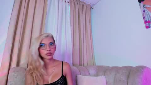 Snapshot of newbarbiedolly chatting on 02-23-25, 11:14 ximena online show from 02-23-25, 11:14