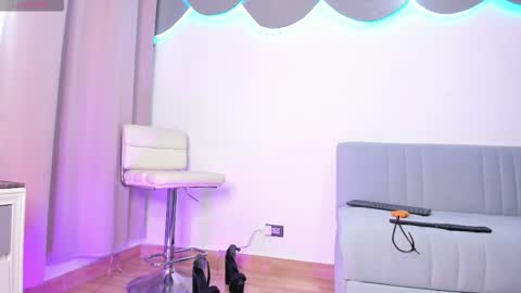 Snapshot of newbarbiedolly chatting on 10-23-25, 09:35 ximena online show from 10-23-25, 09:35