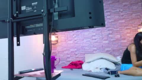 nextdoor_fantasy online show from 04-23-26, 03:41