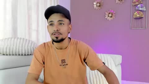 Snapshot of neyder_sanz chatting on 02-17-26, 12:23 NEYDER online show from 02-17-26, 12:23