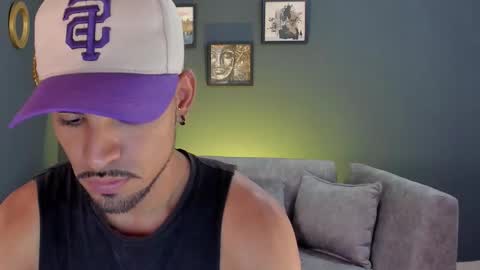 Snapshot of neyder_sanz chatting on 02-25-26, 01:32 NEYDER online show from 02-25-26, 01:32