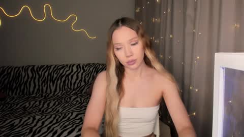 Snapshot of neyrmina chatting on 12-06-24, 12:49 Mina online show from 12-06-24, 12:49